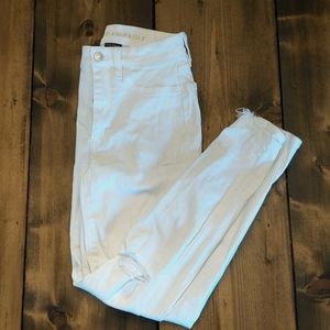 White Jeans American Eagle Size 2 Short Distressed Knees